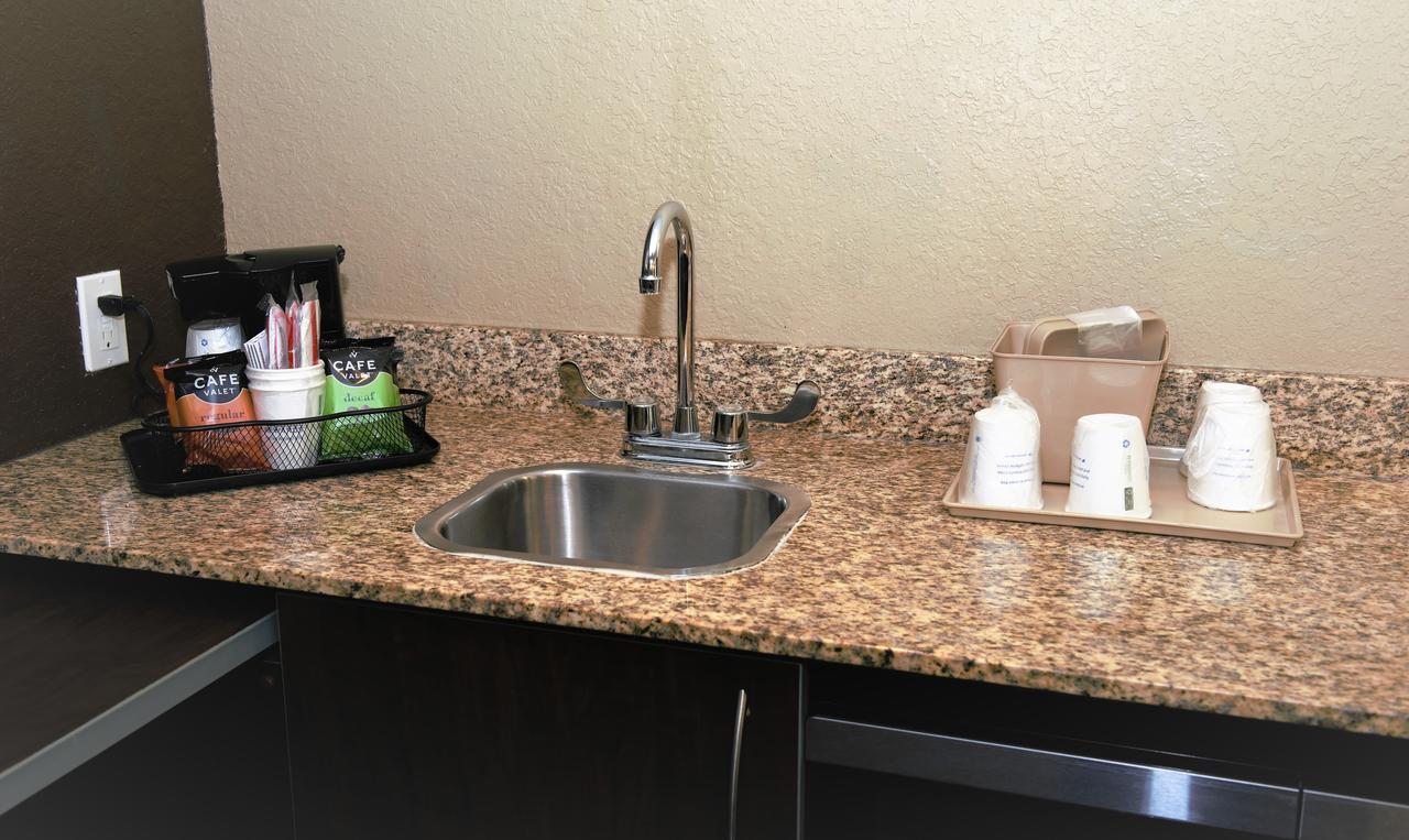 Microtel Inn & Suites By Wyndham Jacksonville Airport מראה חיצוני תמונה